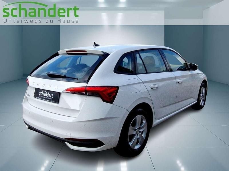 Gebraucht Skoda Scala Essence 95 PS (69 kW) 2024 Candyweiß (weiß) Kleinwagen