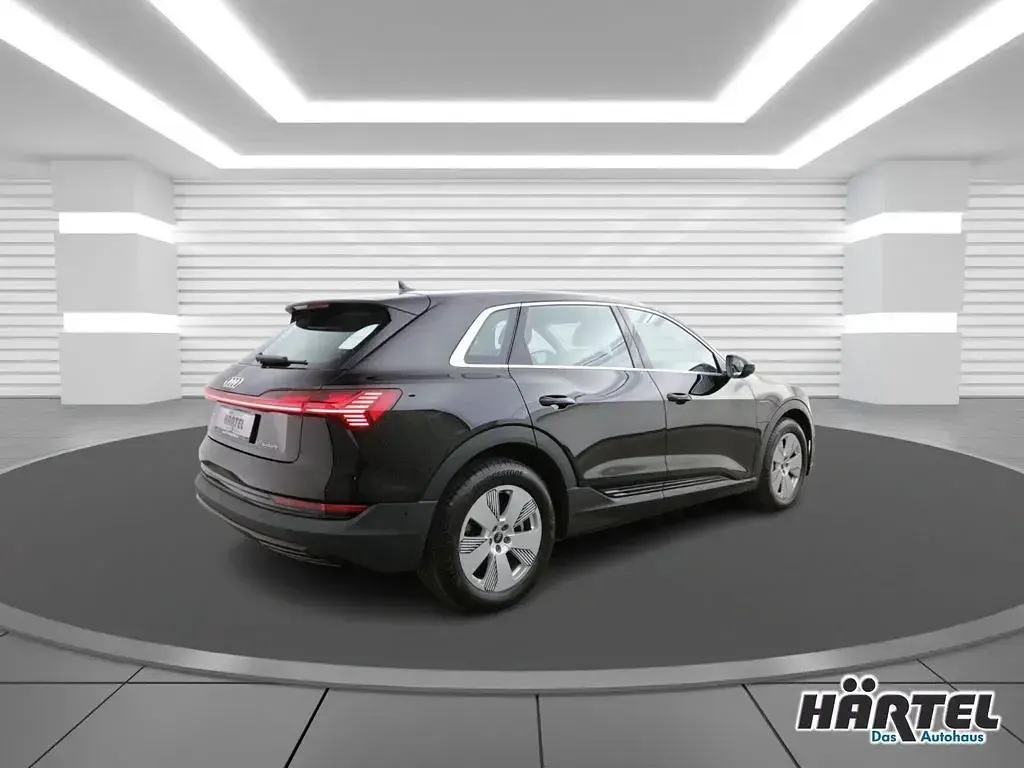 Gebraucht Audi e-tron Comfort 230 kW (313 PS) 2022 Brillantschwarz (black), solid SUV