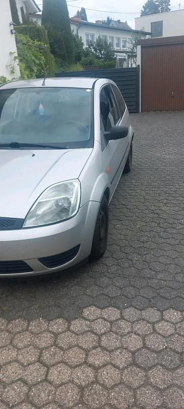 Silber Gebraucht 2005 Ford Fiesta Kleinwagen | 400 € (Superpreis) - Bild 1/4
