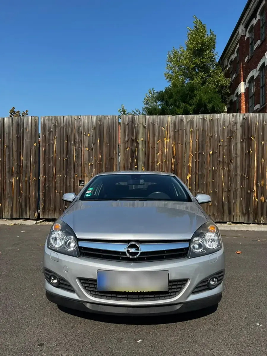 Gebraucht Opel Astra 105 PS (77 kW) 2007 Silber Coupé