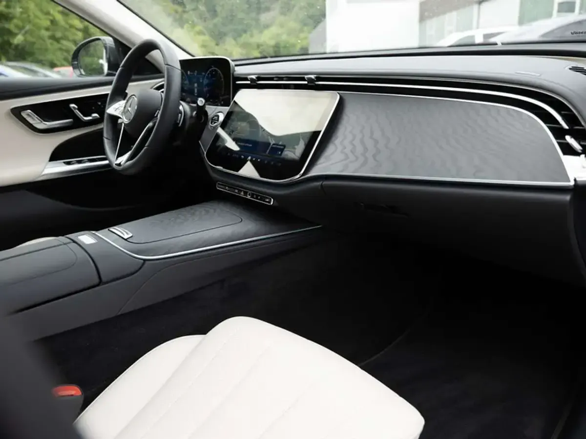 Gebraucht Mercedes E200 Avantgarde 204 PS (150 kW) 2025 Grau graphitgrau metallic Limousine