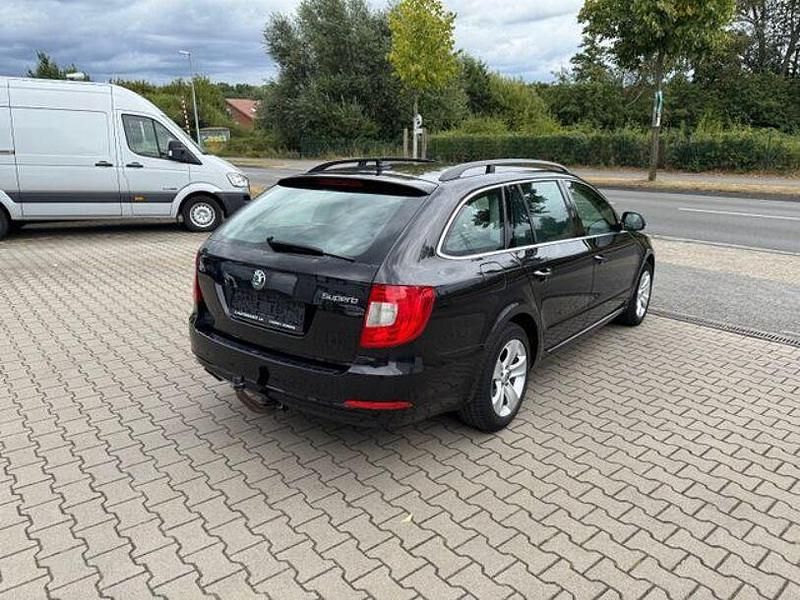 Gebraucht Skoda Superb Ambition 170 PS (125 kW) 2011 Schwarz Kombi