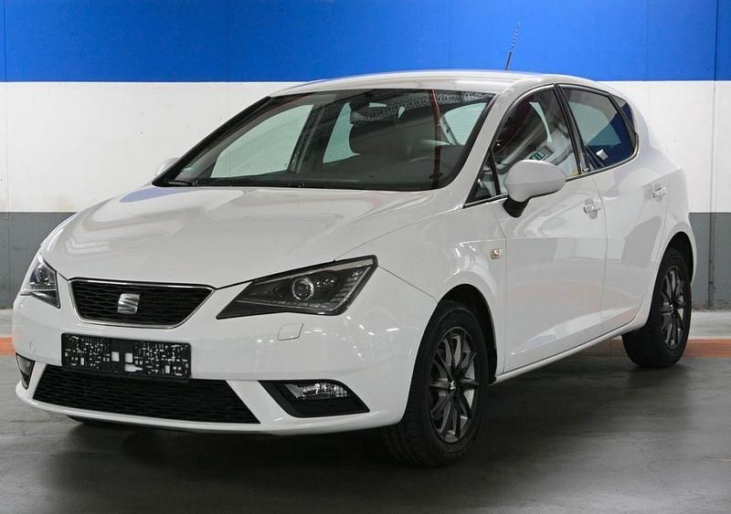 Weiß Gebraucht 2014 Seat Ibiza I-Tech Limousine | 12.200 € - Bild 1/4