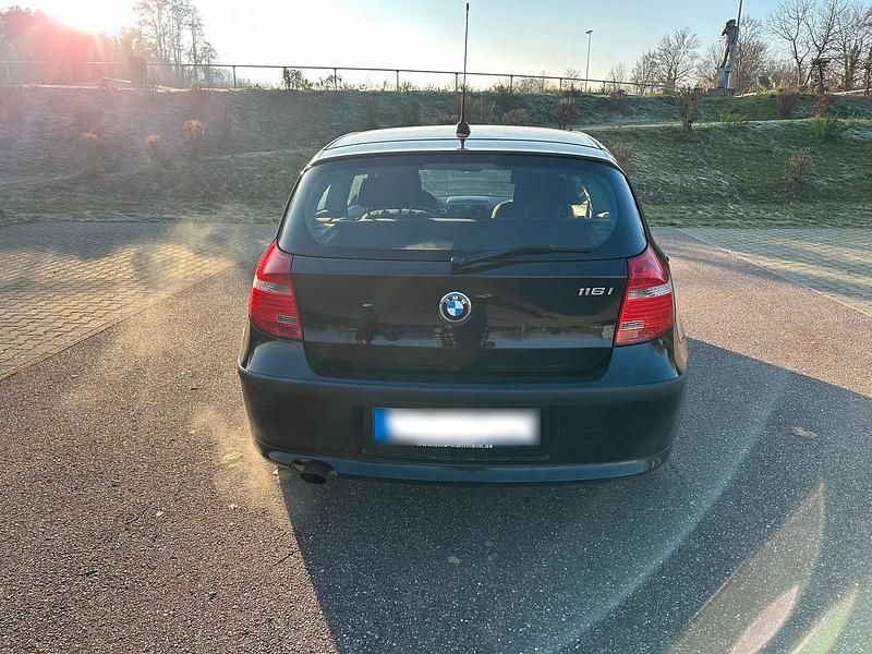 Gebraucht BMW 116 122 PS (89 kW) 2009 Schwarz Kleinwagen