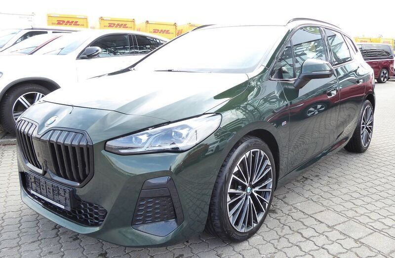 Grün Gebraucht 2023 BMW 218 Active Tourer M Sport Van / Kleinbus | 25.980 € - Bild 1/4