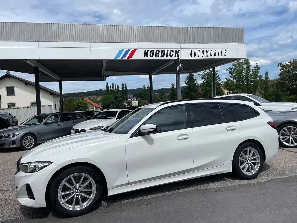 Gebraucht BMW 320 Sport Line 184 PS (135 kW) 2024 Weiß Kombi