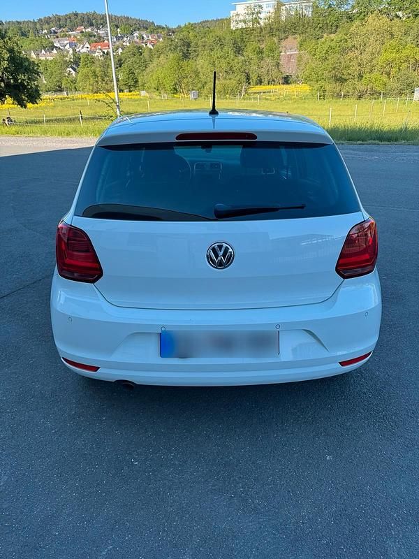 Gebraucht VW Polo Allstar 90 PS (66 kW) 2016 Weiß Kleinwagen