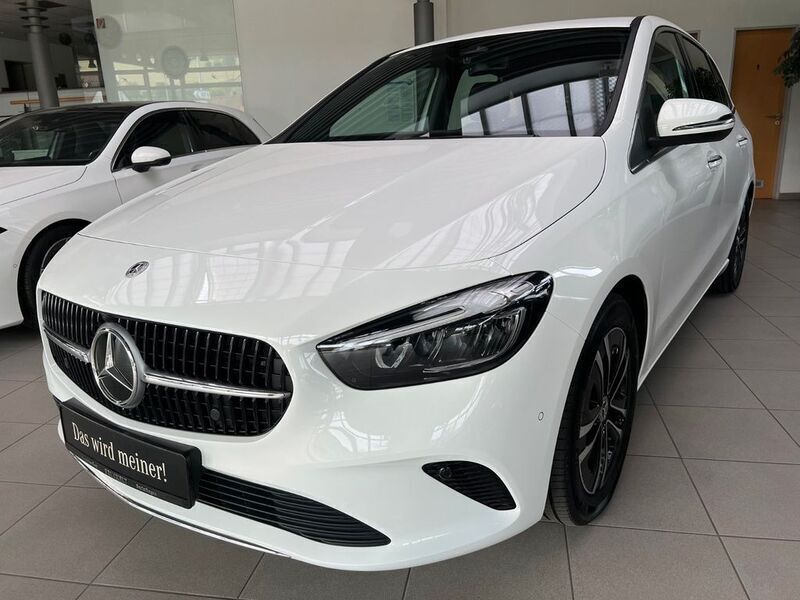 Weiß Gebraucht 2024 Mercedes B200 Advanced Plus Van / Kleinbus | 34.850 € (Teuer) - Bild 1/4