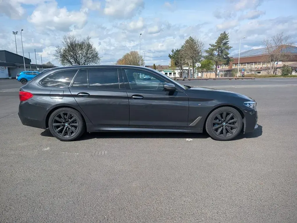 Gebraucht BMW M550 Performance 400 PS (294 kW) 2018 Grau Kombi
