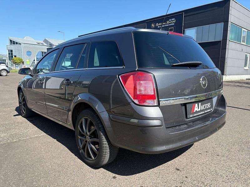 Gebraucht Opel Astra Innovation 120 PS (88 kW) 2009 Karbongrau Kombi