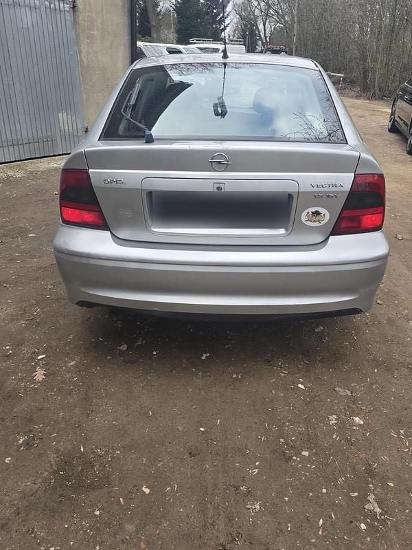 Usata Opel Vectra 1999 Argento Berlina