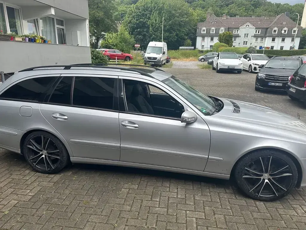 Gebraucht Mercedes E220 Classic 170 PS (125 kW) 2008 Silber Limousine