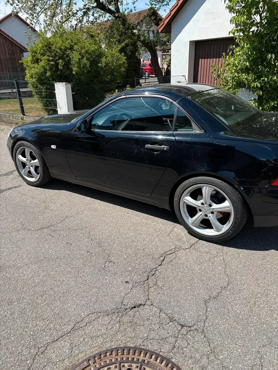 Second-hand Mercedes SLK200 150 CP (110 kW) 1998 Negru Cabrio