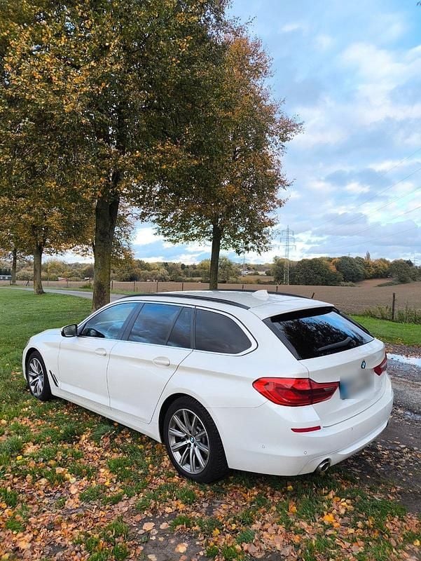 Gebraucht BMW 520 190 PS (139 kW) 2018 Weiß Kombi