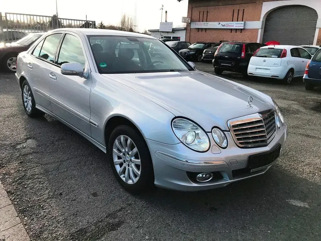 Second-hand Mercedes E220 170 CP (125 kW) 2006 Argintiu Berlinǎ