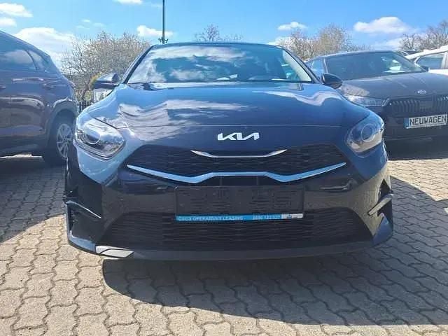 Używany Kia Ceed 140 KM (102 kW) 2025 Czarny Hatchback