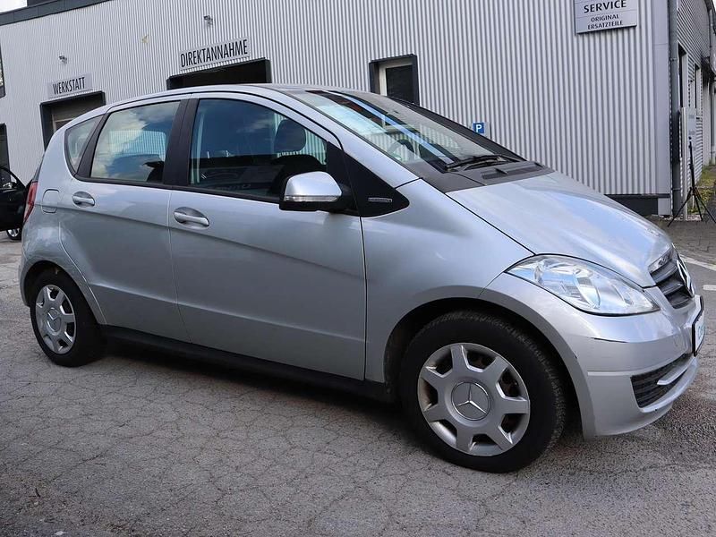 Gebraucht Mercedes A160 95 PS (69 kW) 2011 Polarsilber  metalliclack Kleinwagen