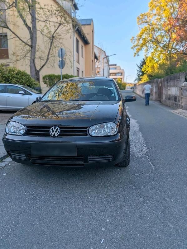 Second-hand VW Golf IV 2002 Negru Berlinǎ