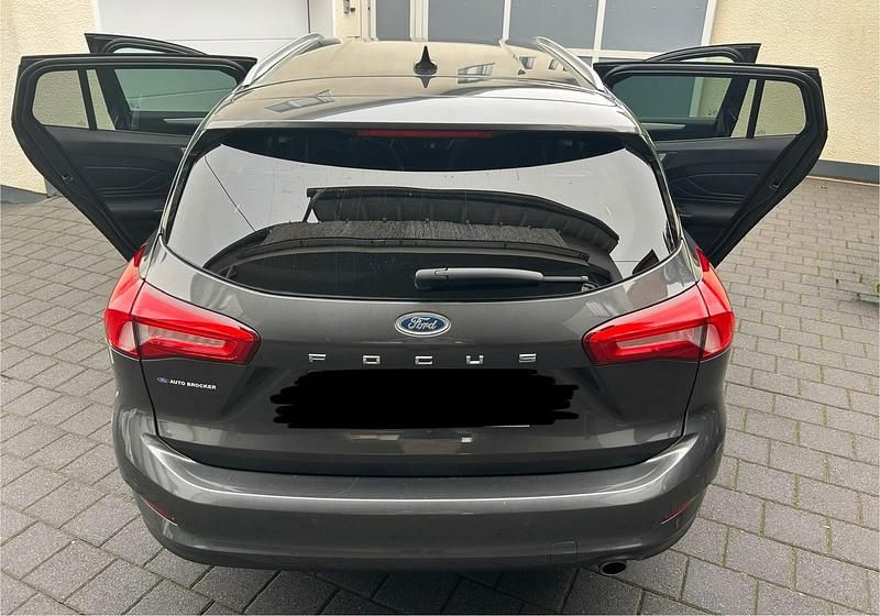 Gebraucht Ford Focus 125 PS (91 kW) 2021 Grau Kombi