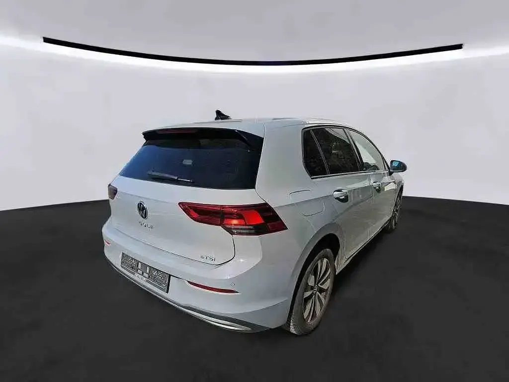 Gebraucht VW Golf VIII Move 110 PS (80 kW) 2024 Mondsteingrau Limousine