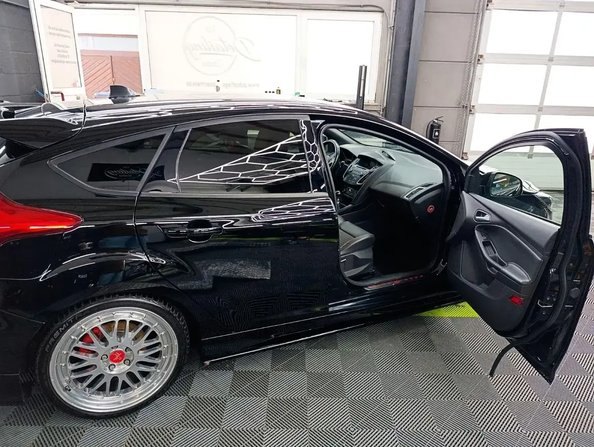 Gebraucht Ford Focus Sport 185 PS (136 kW) 2015 Schwarz Limousine