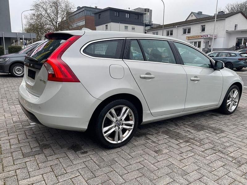 Gebraucht Volvo V60 114 PS (83 kW) 2011 Grau Kombi