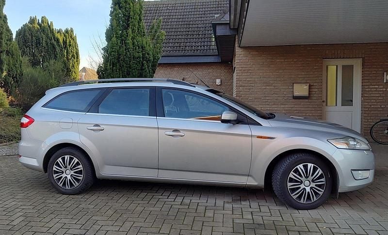 Silber Gebraucht 2010 Ford Mondeo Kombi | 2.990 € (Guter Preis) - Bild 1/4