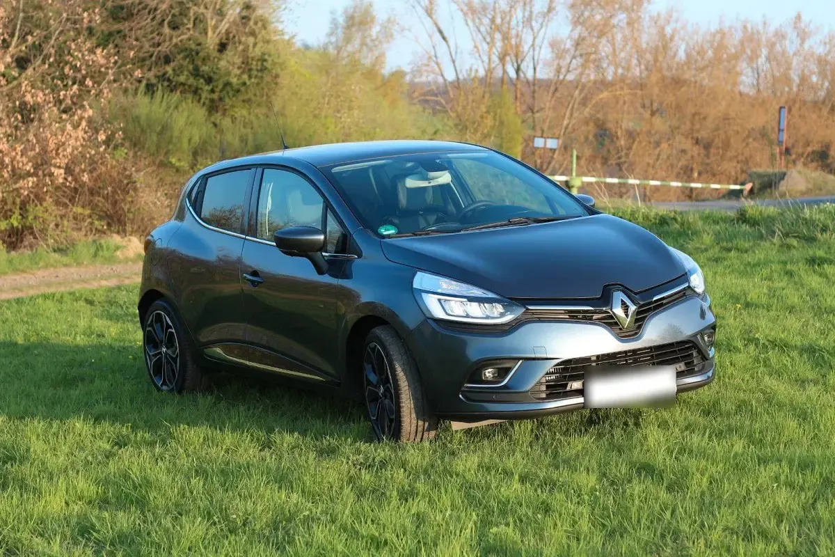 Gebraucht Renault Clio IV Intens 118 PS (86 kW) 2017 Grau Limousine