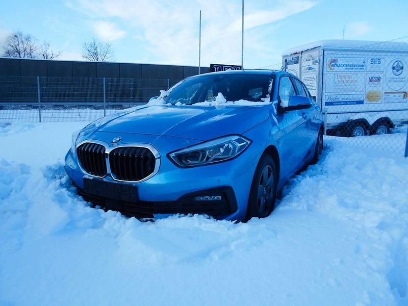 Blau Gebraucht 2021 BMW 118 Kleinwagen | 16.999 € (Guter Preis) - Bild 1/4
