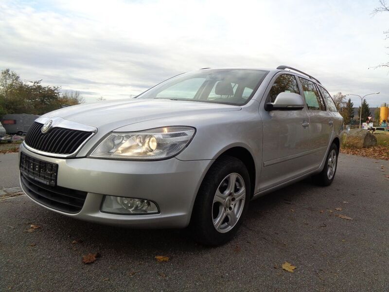 Gebraucht Skoda Octavia Ambition 105 PS (77 kW) 2012 Silber Kombi