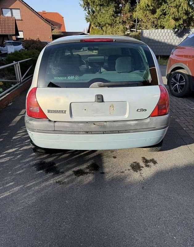 Gebraucht Renault Clio II 75 PS (55 kW) 2000 Silber Kleinwagen