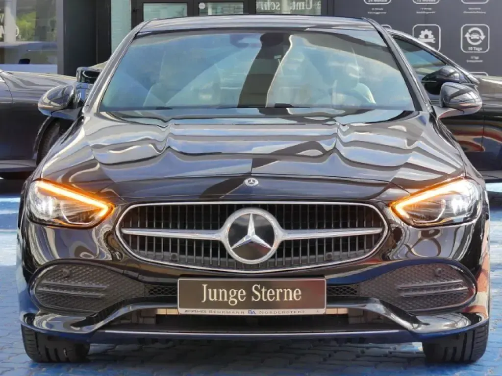 Gebraucht Mercedes C180 Avantgarde 170 PS (125 kW) 2025 Lack obsidianschwarz (metallic) Limousine