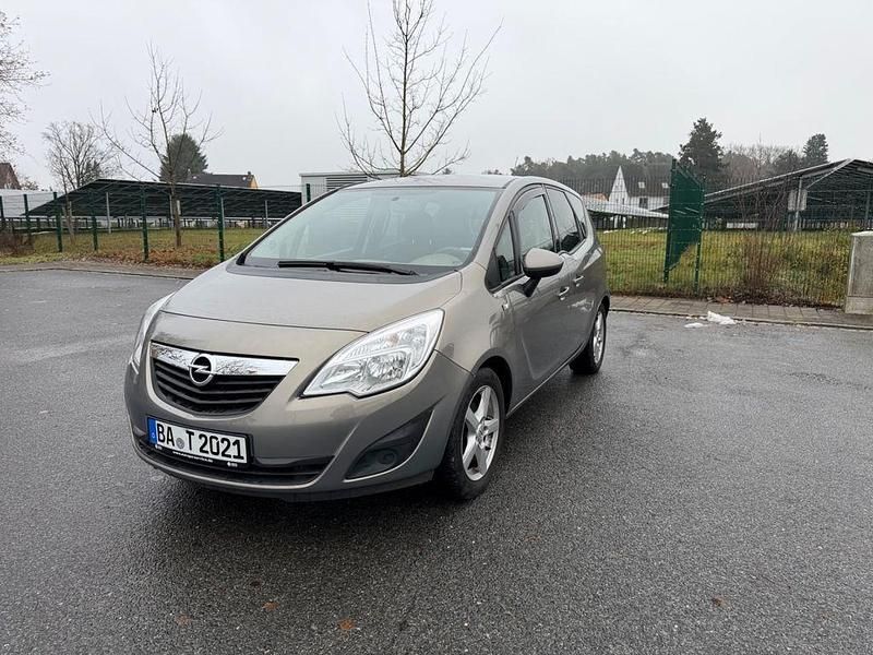 Braun Gebraucht 2010 Opel Meriva Edition Van / Kleinbus | 3.399 € (Superpreis) - Bild 1/4