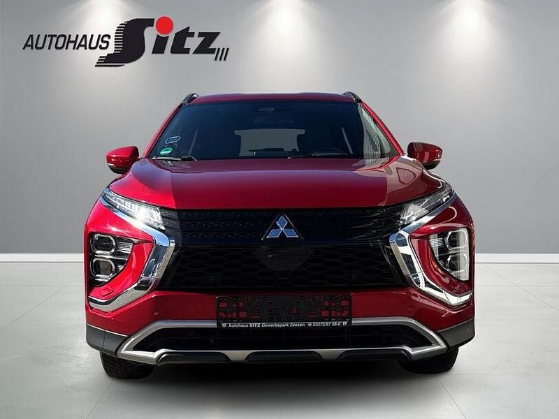 Gebraucht Mitsubishi Eclipse Cross Plus 98 PS (72 kW) 2022 Dynamik rot (metallic) SUV