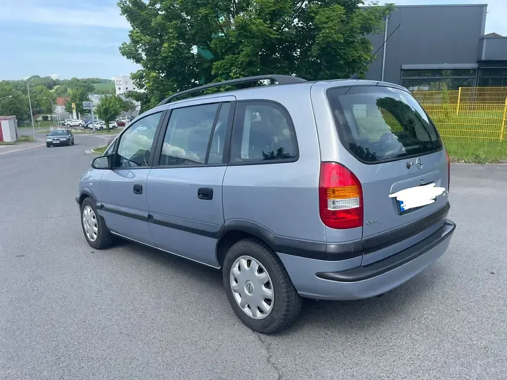 Gebraucht Opel Zafira Elegance 101 PS (74 kW) 2002 Silber Van / Kleinbus