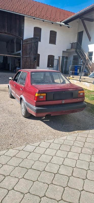 Second-hand VW Jetta 90 CP (66 kW) 1990 Roșu Berlinǎ