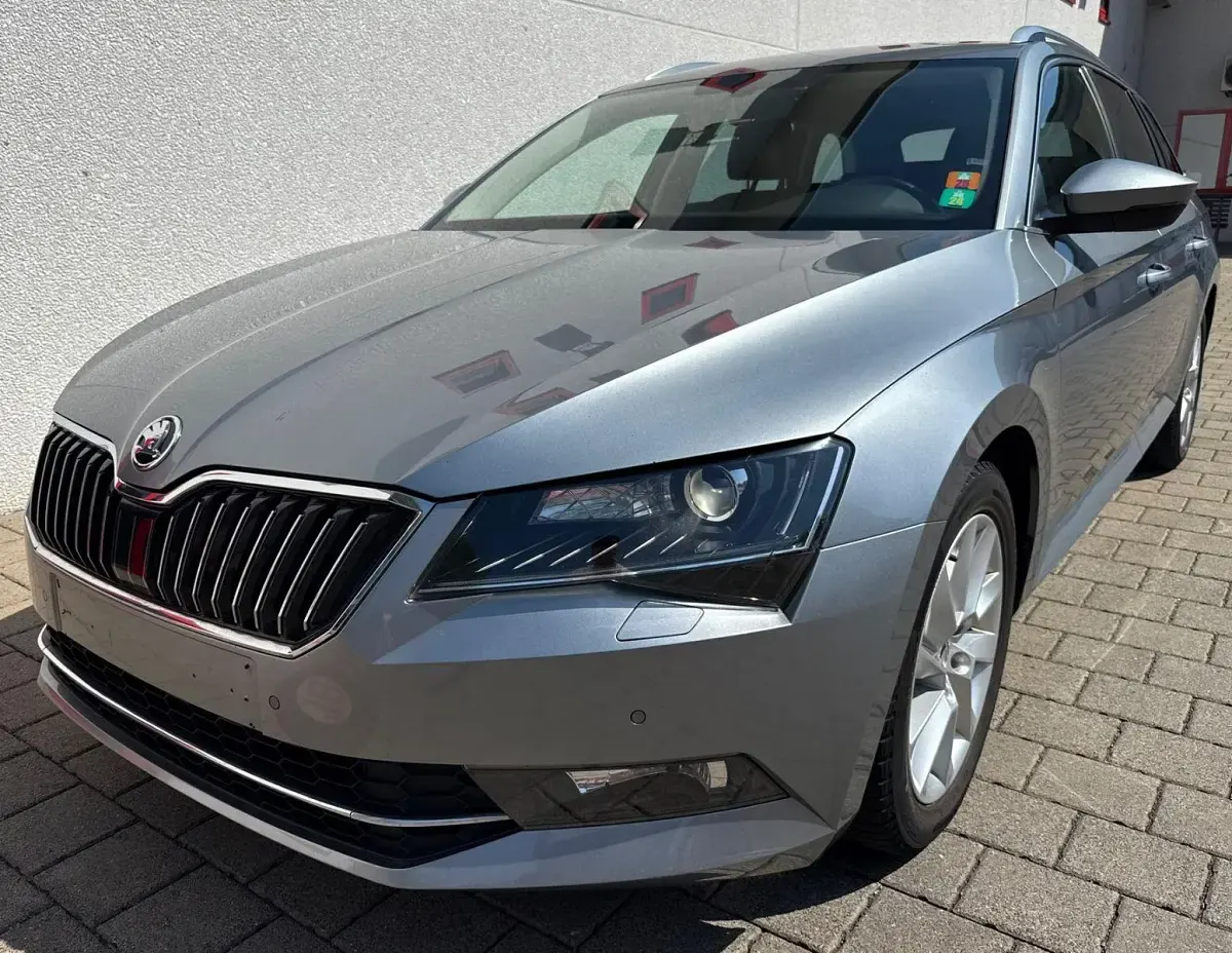 Gebraucht Skoda Superb Style 120 PS (88 kW) 2017 Grau Kombi