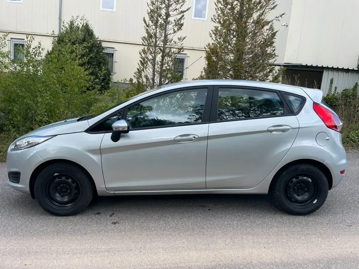 Gebraucht Ford Fiesta 82 PS (60 kW) 2017 Silber Kleinwagen