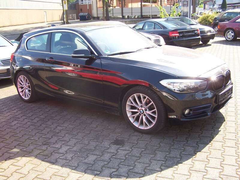 Black sapphire metallic Gebraucht 2016 BMW 116 Efficient Dynamics Kleinwagen | 10.990 € (Fairer Preis) - Bild 1/3