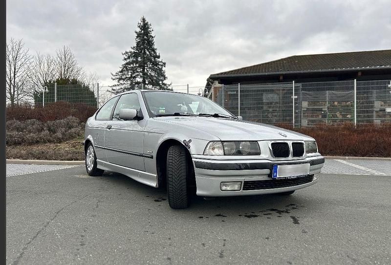 Gebraucht BMW 316 Exclusive 105 PS (77 kW) 1999 Silber Limousine