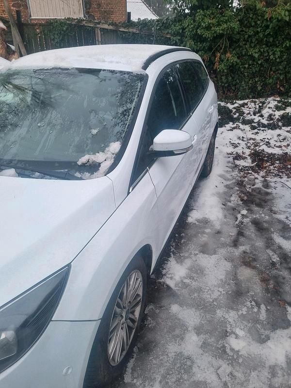 Gebraucht Ford Focus 100 PS (73 kW) 2018 Weiß Kombi
