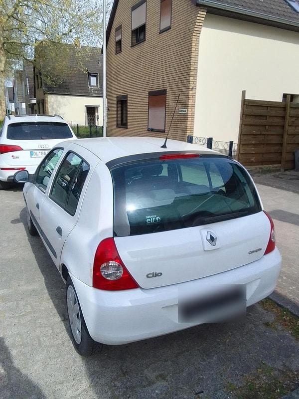 Second-hand Renault Clio II 75 CP (55 kW) 2011 Alb Hatchback