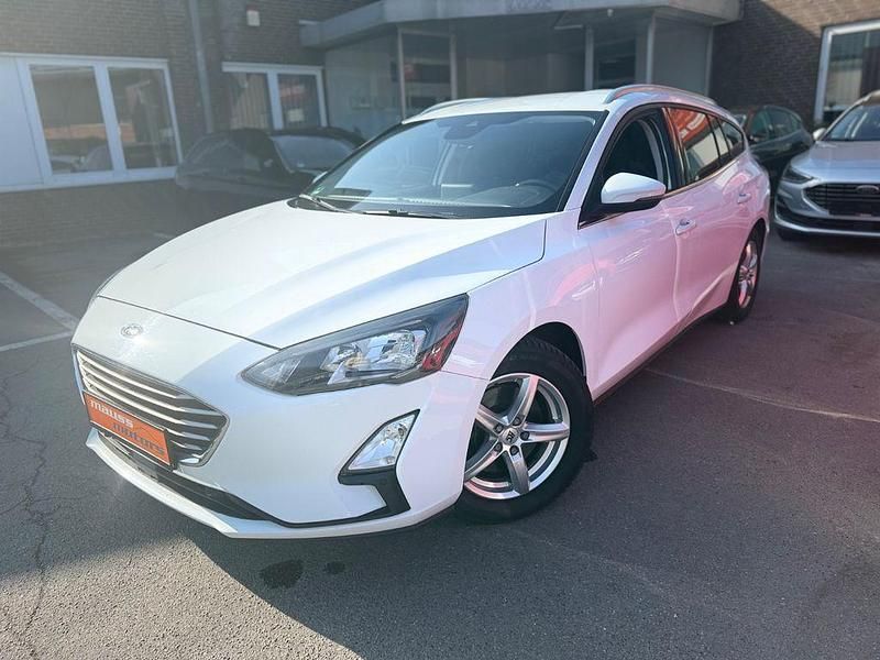 Używany Ford Focus Cool & Connect 120 KM (88 kW) 2020 Biały Sedan/Limuzyna