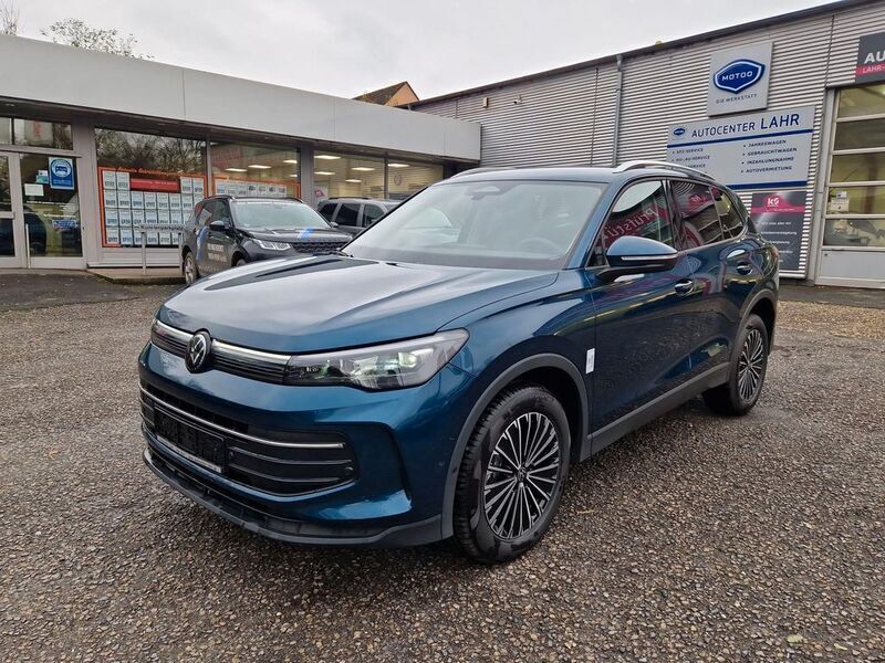 Nightshade blue metallic Neu 2024 VW Tiguan Advance SUV | 45.780 € (Superpreis) - Bild 1/4