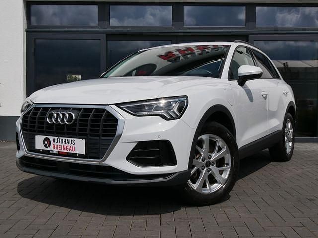 Weiß Gebraucht 2021 Audi Q3 Ambiente SUV | 26.900 € (Superpreis) - Bild 1/4
