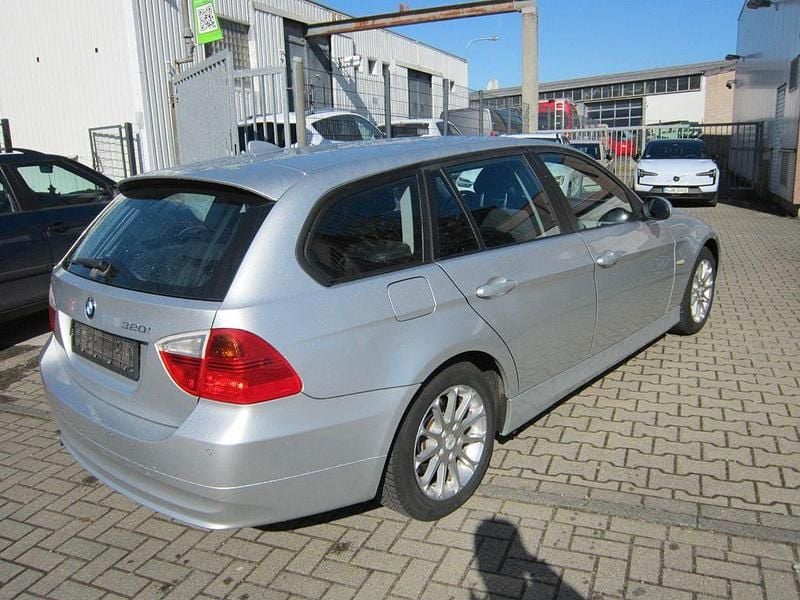 Gebraucht BMW 320 150 PS (110 kW) 2007 Silber Kombi