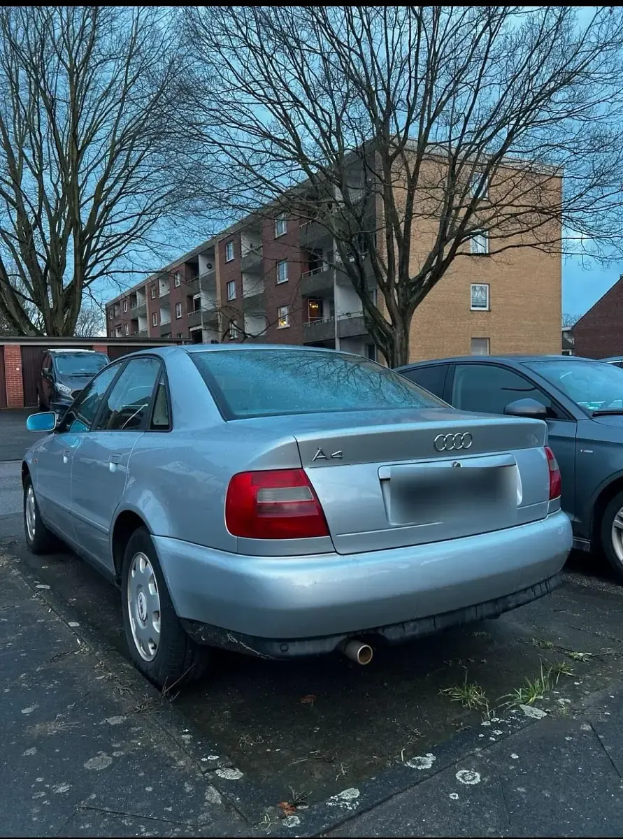 Second-hand Audi A4 101 CP (74 kW) 1998 Gri Berlinǎ