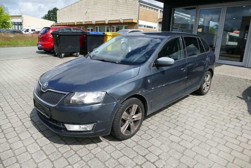 Grau Gebraucht 2014 Skoda Rapid Limousine | 3.990 € - Bild 1/4
