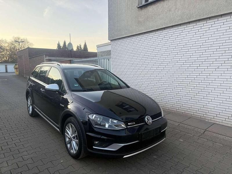 Gebraucht VW Golf Alltrack Basis 184 PS (135 kW) 2015 Schwarz Kombi