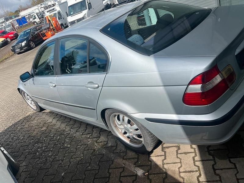 Gebraucht BMW 320 170 PS (125 kW) 2002 Silber Limousine